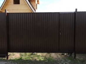 Ворота из профнастила откатные - пример 11 фото в Некрасовском