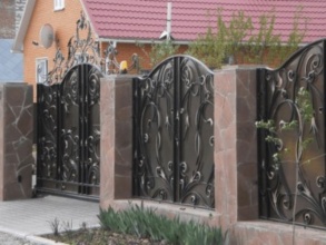 Кованые заборы с поликарбонатом 10 метров фото недорого