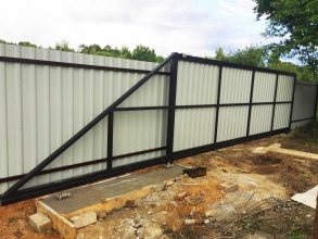 Откатные ворота с ручным управлением - пример 1 фото в Некрасовском