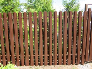 Забор из евроштакетника с утрамбовкой щебнем 15 соток фото цена за метр под ключ