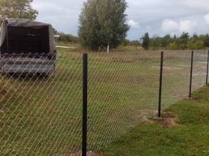 Забор из сетки рабицы в натяг 12 метров фото в Некрасовском