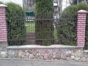 Сварные заборы с кирпичными столбами 80 метров фото в Некрасовском