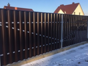 Забор из евроштакетника в шахматном порядке 10 соток фото в Некрасовском