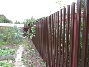 Забор из евроштакетника с забивными столбами 86 метров фото в Некрасовском